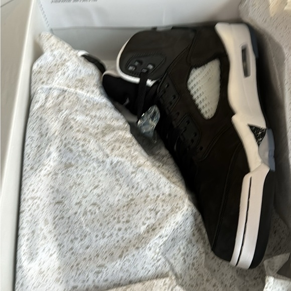 Nike Black and White Athletic Shoes - Picture 10 of 10